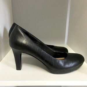 Clarks Ambyr Joy Black Leather pumps, size 9. Brand new